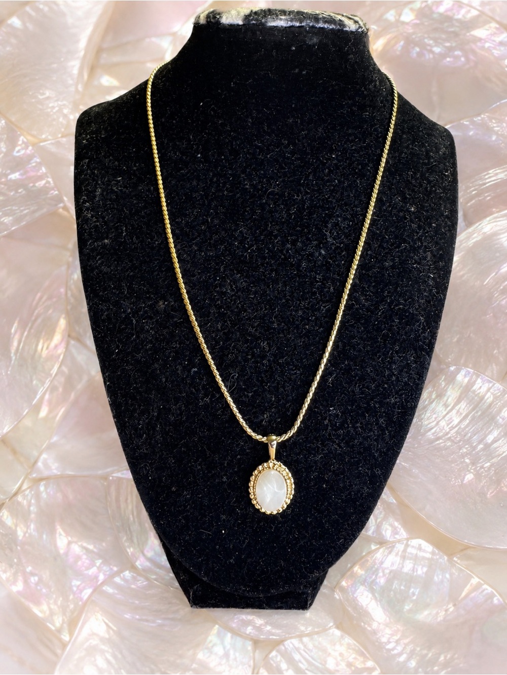 Vintage Mother of Pearl necklace